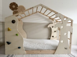 Montessori klimbed in de kleur Natuurlijk hout