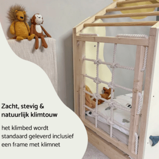 Montessori peuter klimbed