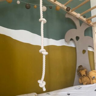 Klimtouw voor kind in bedhuis